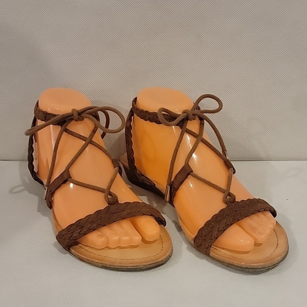 STEVE MADDEN BROWN STRAPPY‎ SANDALS (sz 7)